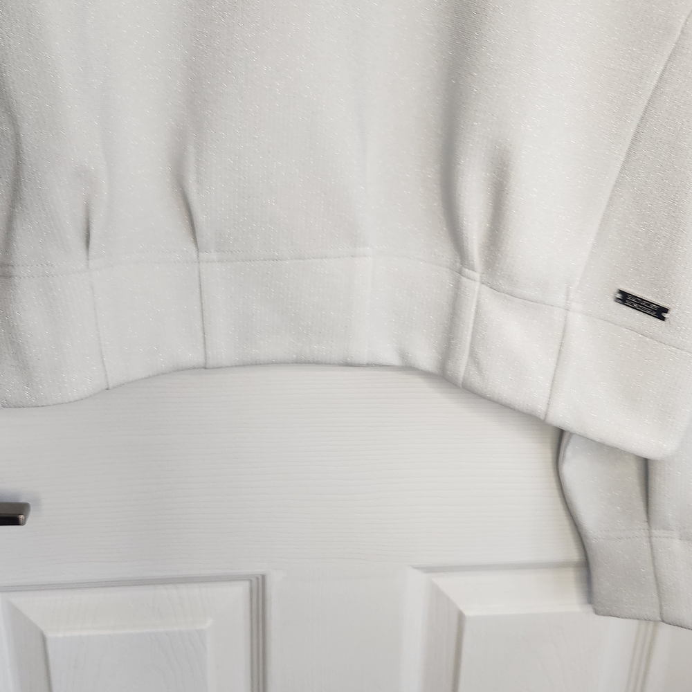 Badgley Mischka White Top with Subtle Metallic Trim - Picture 3 of 9